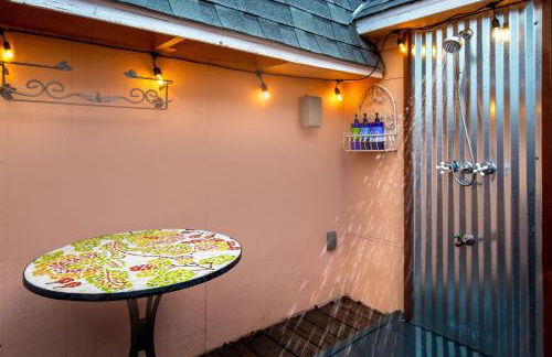 The Golden Parlor- Historic Victorian, Hot Tub - Foto 38