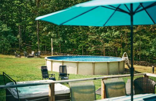 Bear House Catskills Cabin- Private Pool, Pond, Hot Tub, Dog-Friendly Sleeps 9 Adults - Foto 19