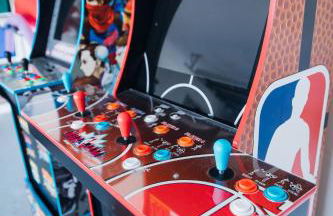 Golden Hour Getaway- Guest Favorite, 2 Min to Beach, Seasonal Pool & Arcade - Foto 4