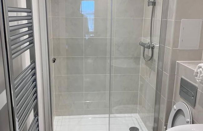 Stunning 2-bed Apartment in Grays - Photo 41