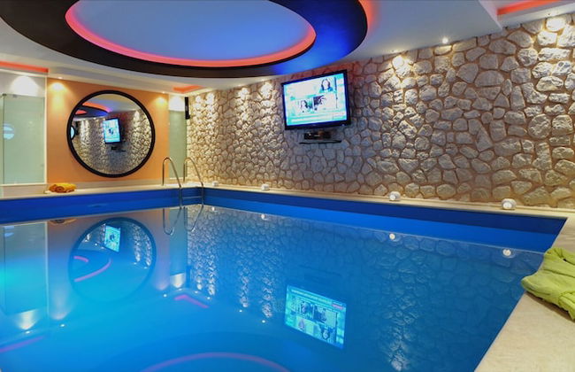 Beautiful 9-bed Villa in Gouvia With Tennis Court - Foto 11