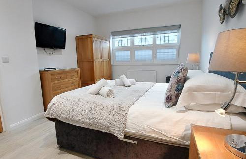 Meadow View Apartments are 2 and 3 bedroomed with private parking - Foto 42