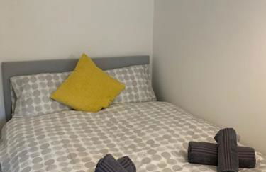 Spacious and central 4-bedroom house with parking - Foto 5