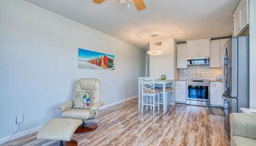 Bella Vista: Marshfront Condo 1 Block To The Beach. Pool & Hot Tub-1st Floor - Photo 2, pet friendly, minibar