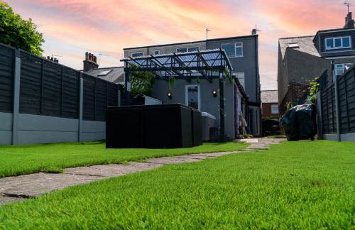 Cottage, Hot Tub, Open fire, Games Room, large Garden Sleeps 2-8 - Foto 68