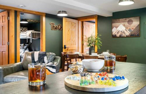 The Chalet - Spacious 7 bedroom near Sugarloaf, on Snowmobile and UTV trails, Hiking, Golf and Flagstaff Lake across the street - Foto 20