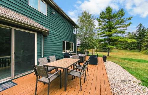 Charming Sister Bay Home Backyard Oasis & HotTub - Foto 4