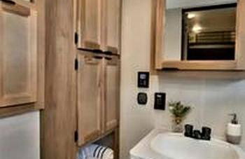 Chic Tiny House with Lofted Interior Perfect for a Family Escape in Texas - Foto 4