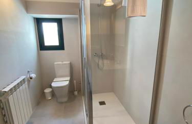 Masia La Morera autenticidad renovada 100 porcien a 10 minutos de Sitges en coche 12 huespedes Piscina Aire Aconc 6 Suites Apertura 15 Julio 2025 - Foto 35