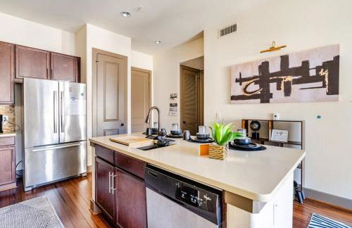 Galleria King Luxury Suite - Walk to Mall - Pool View - Foto 29