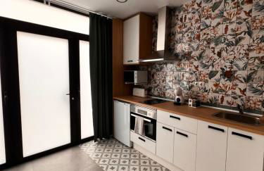 R8 Trabajo y Descanso Premium Junto a Metro Madrid - Photo 20