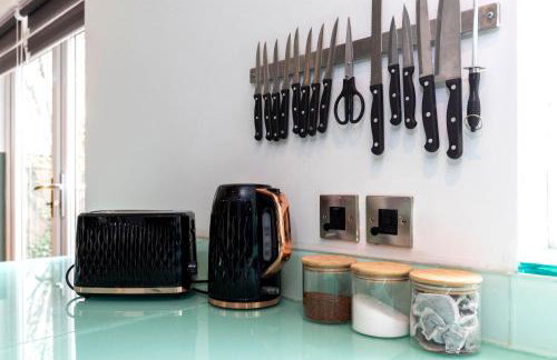 Stunning Bishop Auckland House with 5-bedrooms & 8 Beds Sleeps 12 with Free Parking by PureStay - Foto 22