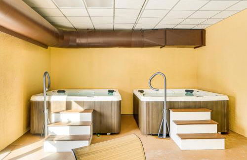 Less Than 1 Mi to Mt Snow Charming Condo with Fireplace - Photo 28