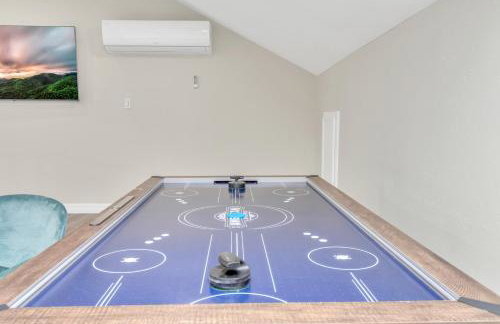 AccessibleGem 3BR Jacuzzi & Air Hockey Sleeps 13 Chinatown - Foto 6