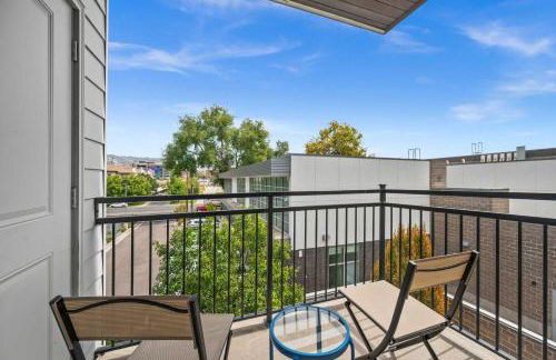 2BR Downtown SLC Hot Tub Free Parking - Foto 23