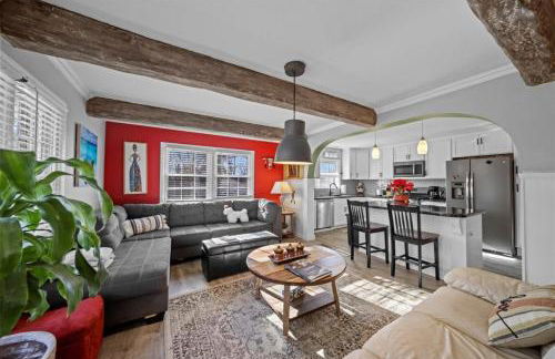 3BR Overland Park Home with Patio and Waterfall Pond - Foto 10