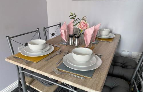 Spacious one bedroom flat, entire property. - Photo 9