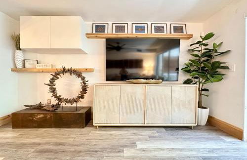 Villa Valbuena Palm Oasis In-Laws Quarters 4-Story Unit With Rooftop Retreat - Photo 9