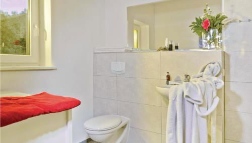 2 Bedroom Amazing Home In Pinnow - Foto 4