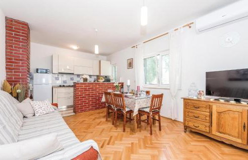 Lovely Home In Unesic - Foto 3