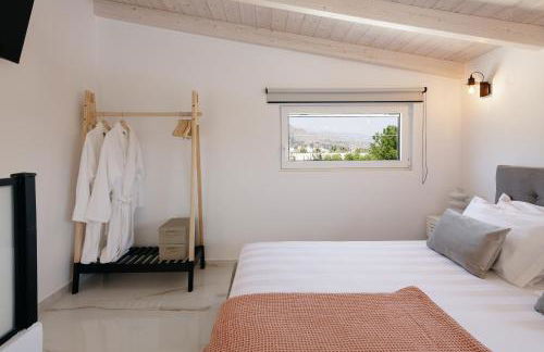 Solis Villa, with Heated Pool & 5 minutes to Beach, By ThinkVilla - Photo 36