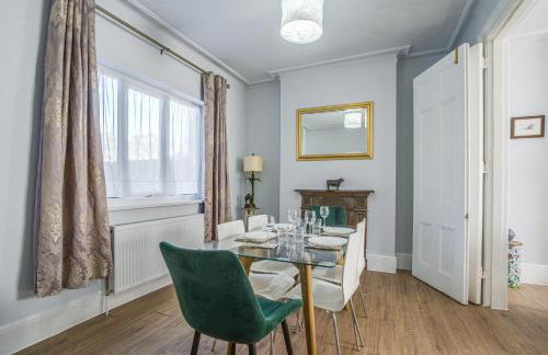 4BR Family Home, Garden, WiFi, 5mins to Elisabeth Line & 10min to Stratford - Foto 9