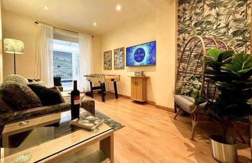 Joyful Jungle Jewel wBalcony & Foozeball-Ferndale - Foto 14