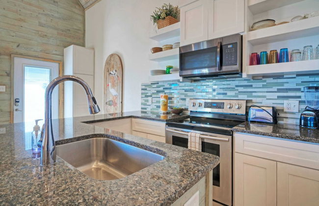 Shared Pool w/ Bay Views, Boat Dock Fishing Big Slough by Avantstay - Foto 10