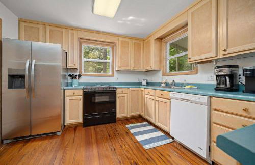 Secluded Waterfront Retreat for 23 - Dock Pets OK - Photo 72