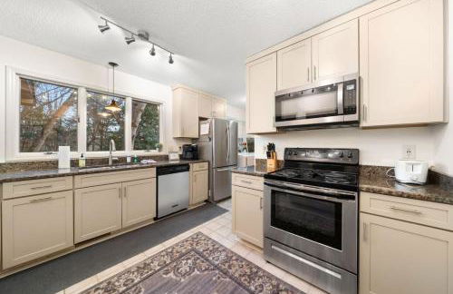 Hickory Hills - Ultimate Asheville Getaway, Hot Tub and Gas Grill! - Foto 15