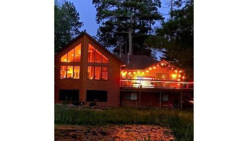 Large Log Home on Lake with Hot Tub - Foto 2