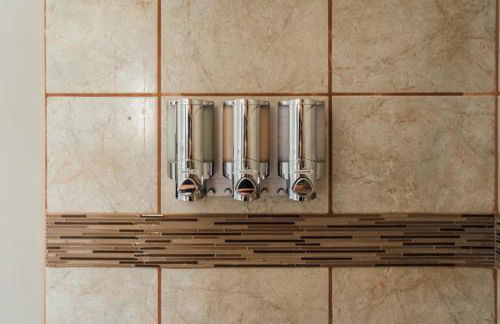 Spacious 2BR Apartment near Airport - Central Charming - Foto 26