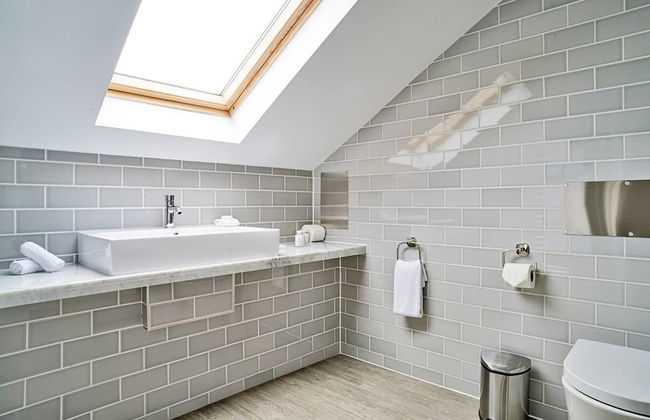 JOIVY Luxury George Street Apartments: Castle Suite - Photo 14