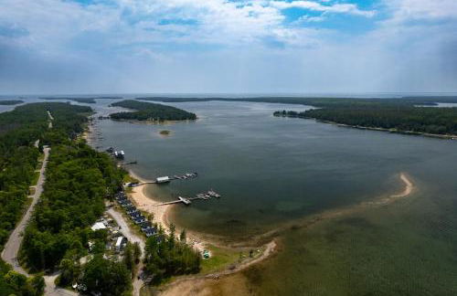 Sandy Beach and Sunset Views Cedarville Cabin 3! - Foto 43
