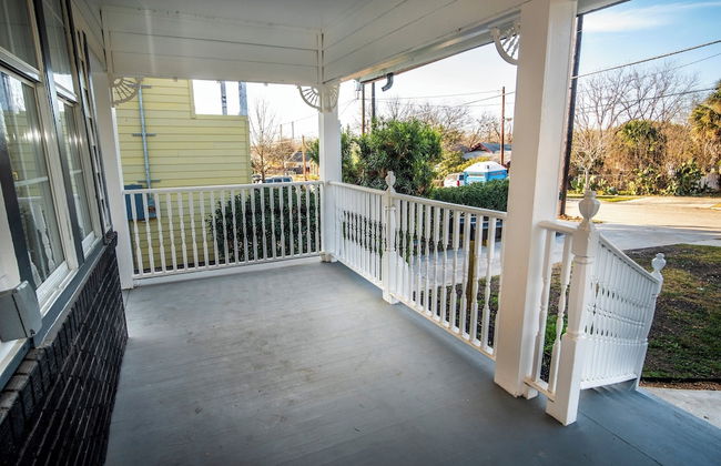 Downtown View Cozy 2br/1ba Home Sleeps 8 - Photo 15