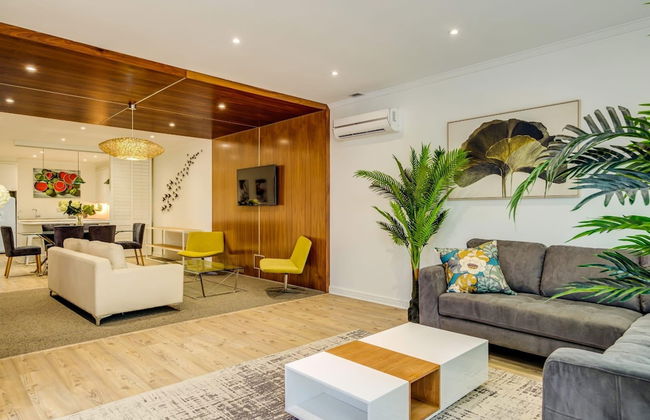 Contemporary Apartment Close to the Radisson Majolica - Photo 27