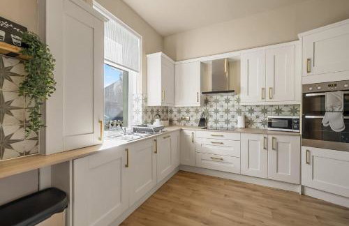 Luxury Plymouth Work & Stay House - Photo 13