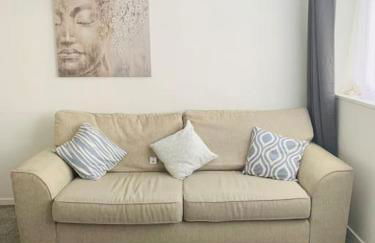 Aylesbury Apartment for Contractors and Holidays - FREE Parking for cars and vans - Foto 7