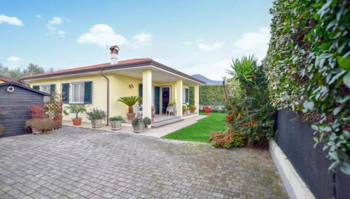 Lovely Home In Capezzano With Kitchen - Foto 1