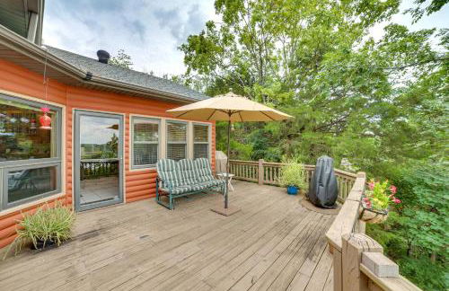 Decks and Views Spacious Cabin Near Table Rock Lake - Foto 2