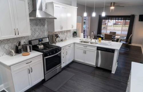 Modern 3BDRM, Renovated, Spacious & Central - Foto 8