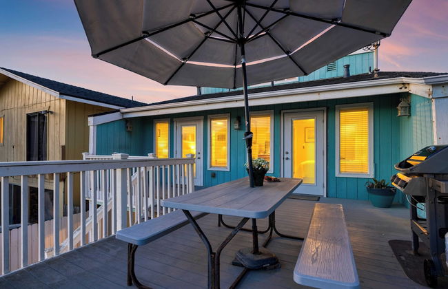 Steps to Beach w/ Patio+deck Foosball Happy Bottom Beach House by Avantstay - Foto 1