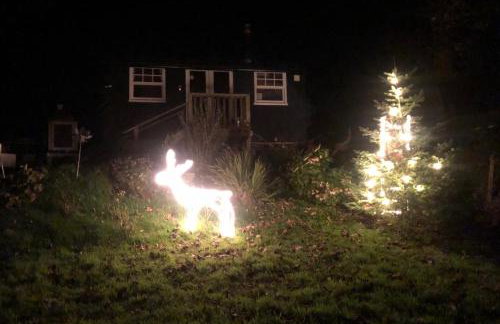 1 Bedroom Cabin Sleeps 2, Private Garden, Wifi - Photo 50