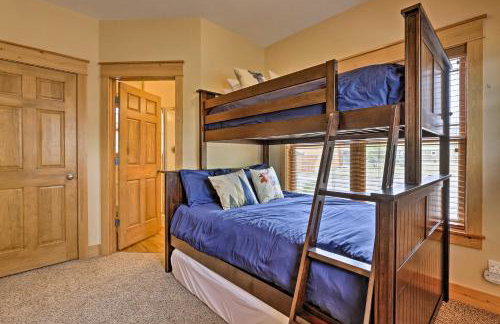 Fish, Hike and Ski Riverfront Granby Cabin! - Foto 20