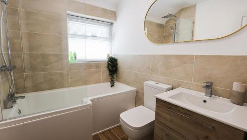 'Station House' Cosy Renovated Family-Friendly Home in Runcorn, Cheshire - Train Station Liverpool Chester Links, Brindley Theatre - Foto 4