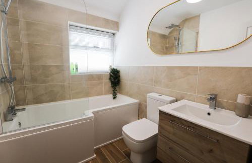 'Station House' Cosy Renovated Family-Friendly Home in Runcorn, Cheshire - Train Station Liverpool Chester Links, Brindley Theatre - Foto 4