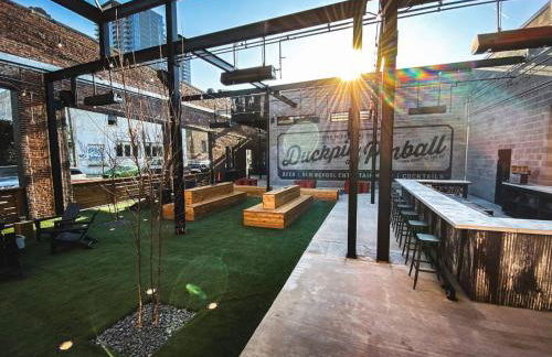 Walk to Broadway & Germantown Large House with Patio - Foto 40