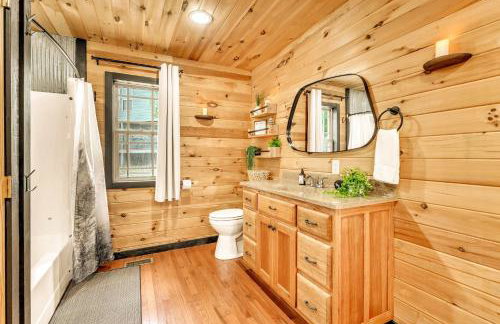 Pop & Granny's cabin with a fire pit hot tub & indoor pool - Foto 17