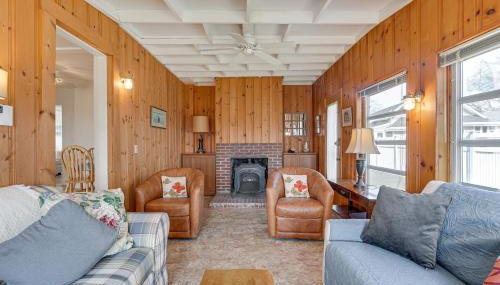 1 Mi to Beach! Family Gloucester Gem with Yard - Foto 2