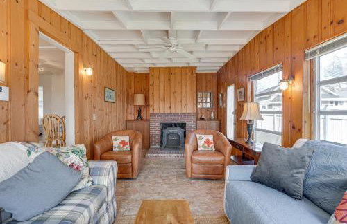 1 Mi to Beach! Family Gloucester Gem with Yard - Foto 2